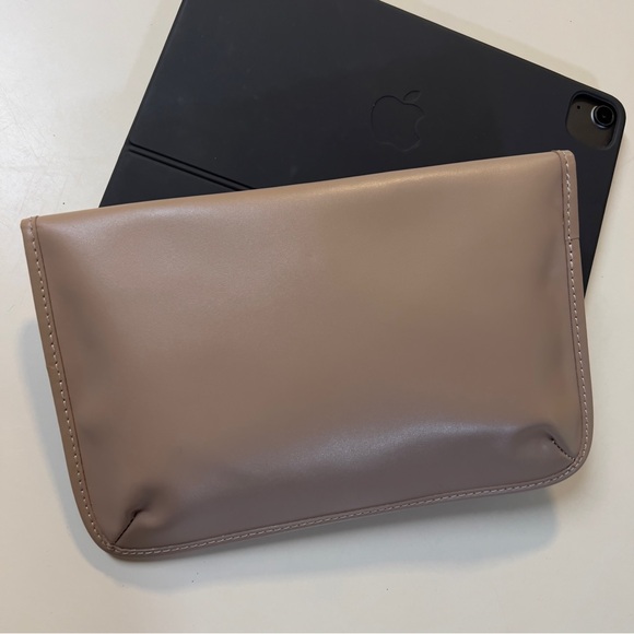 TED BAKER LONDON Women Tan Leather Magnetic Closure Minimalist Pouch Clutch NWOT - Picture 6 of 11